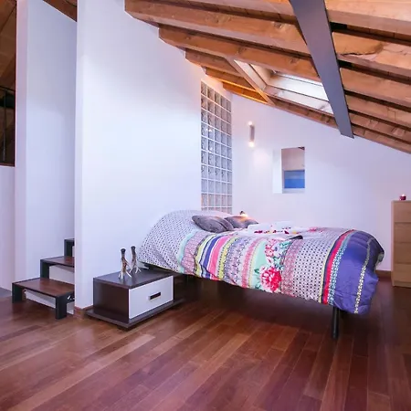 Sleeps 8 *