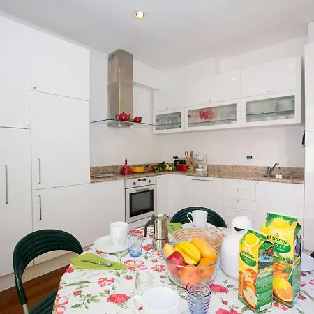 Sleeps 8 Apartment *