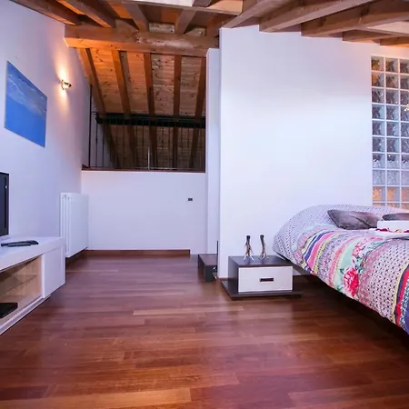 Sleeps 8 *