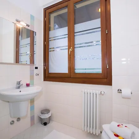 Appartamento Sleeps 8 *