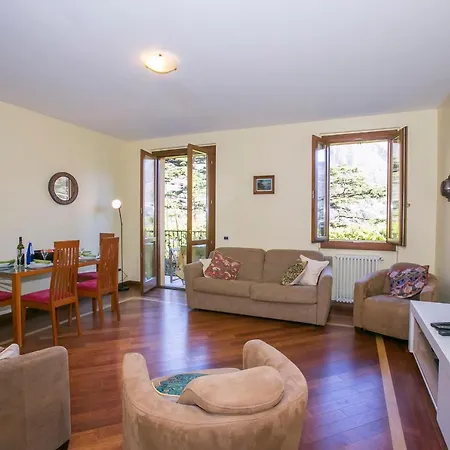 Sleeps 8 *