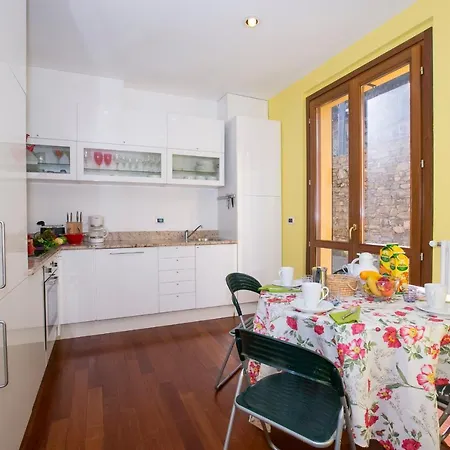 Sleeps 8 Laglio